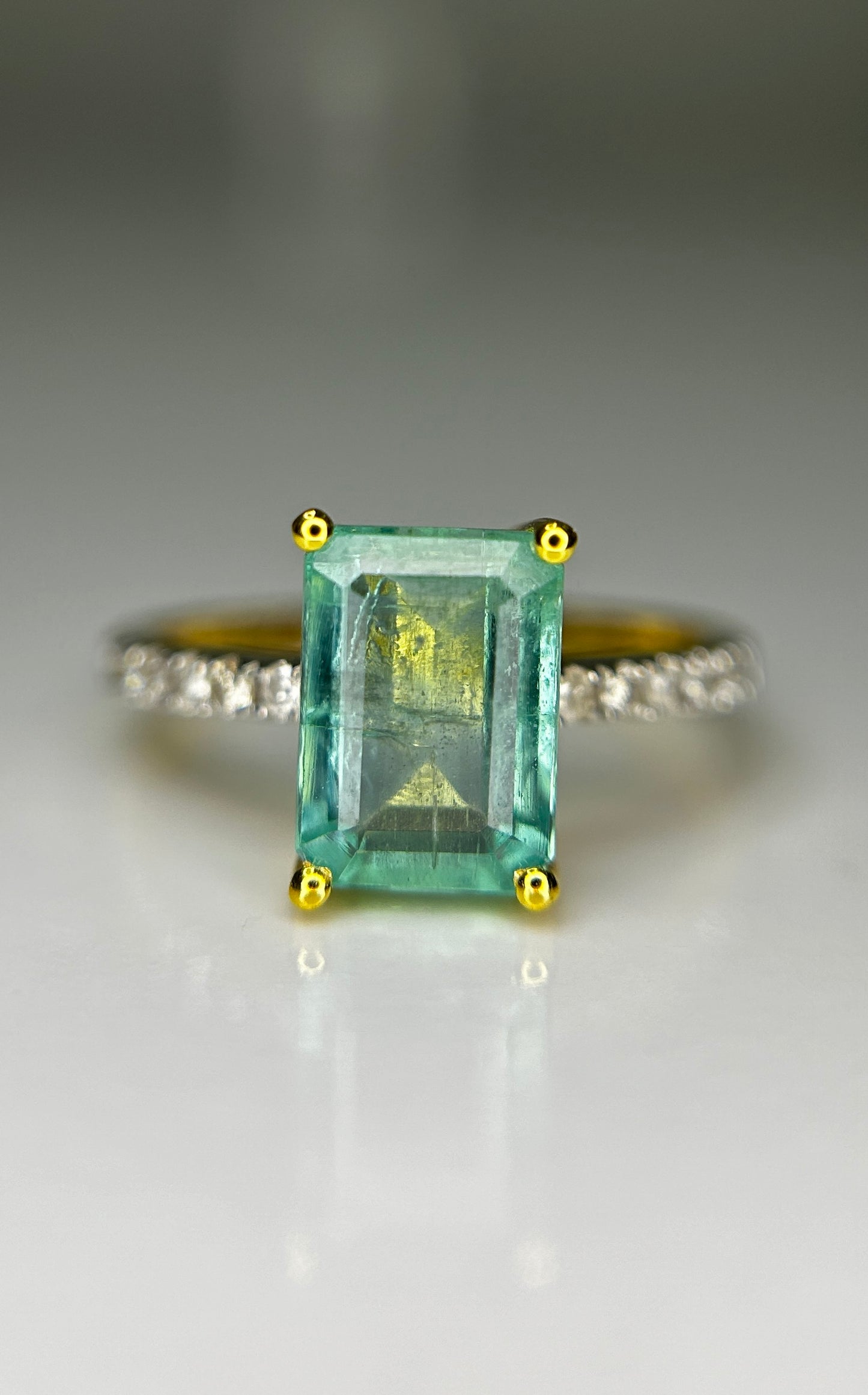 Beautiful Natural Emerald 2.68 CT With Natural Diamonds & 18k Gold