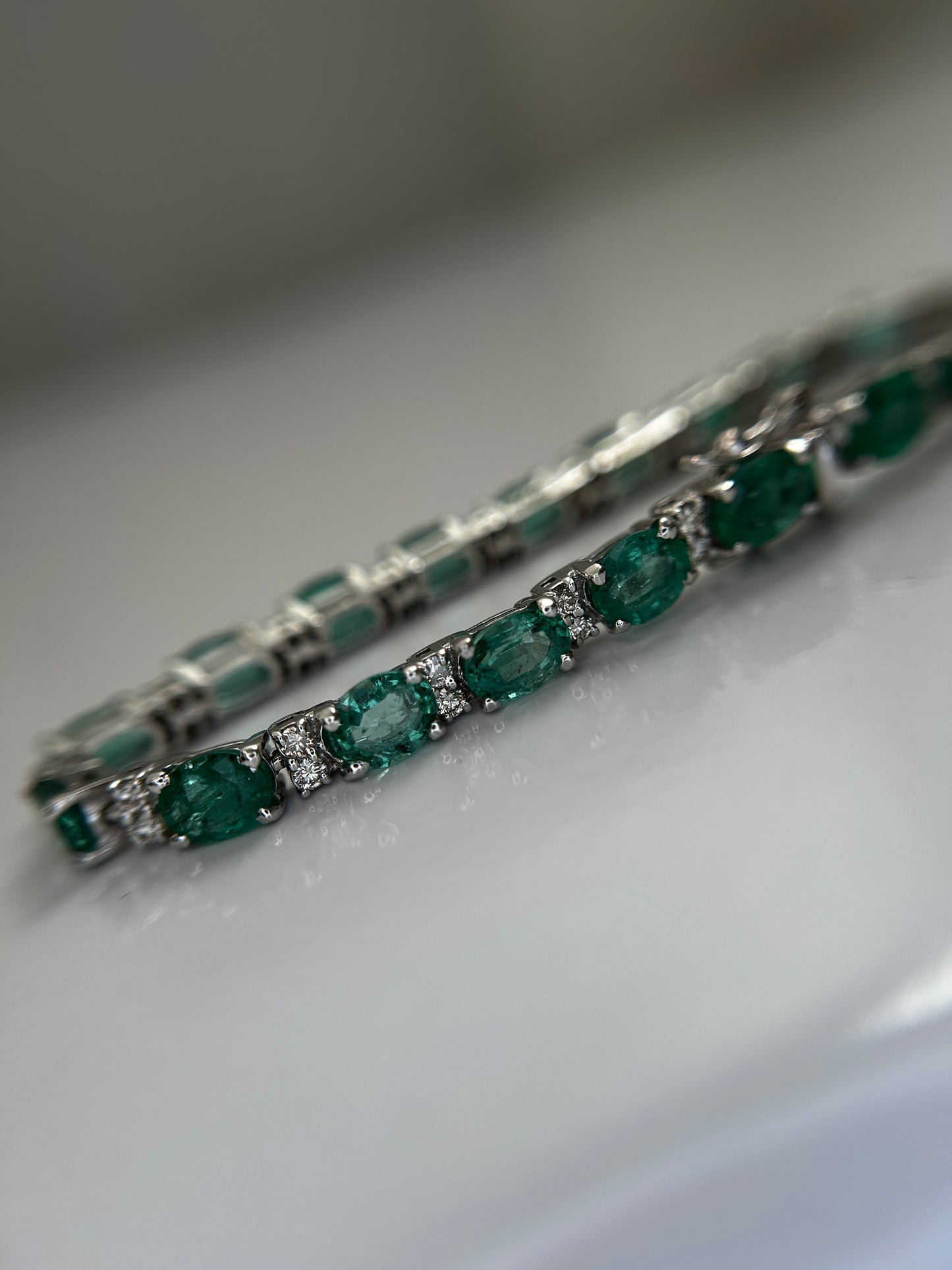 Beautiful 11.10 CTS Natural Emerald Bracelet With Natural Diamonds & 18k Gold