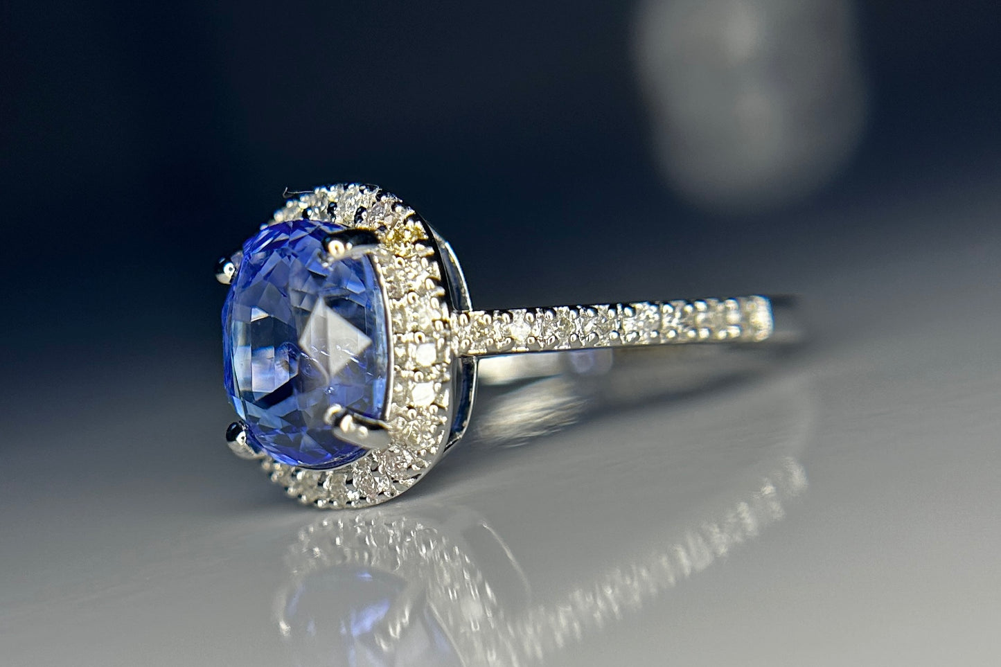 Beautiful 2.84CT Unheated Ceylon Blue Sapphire With Natural Diamonds & 18k Gold