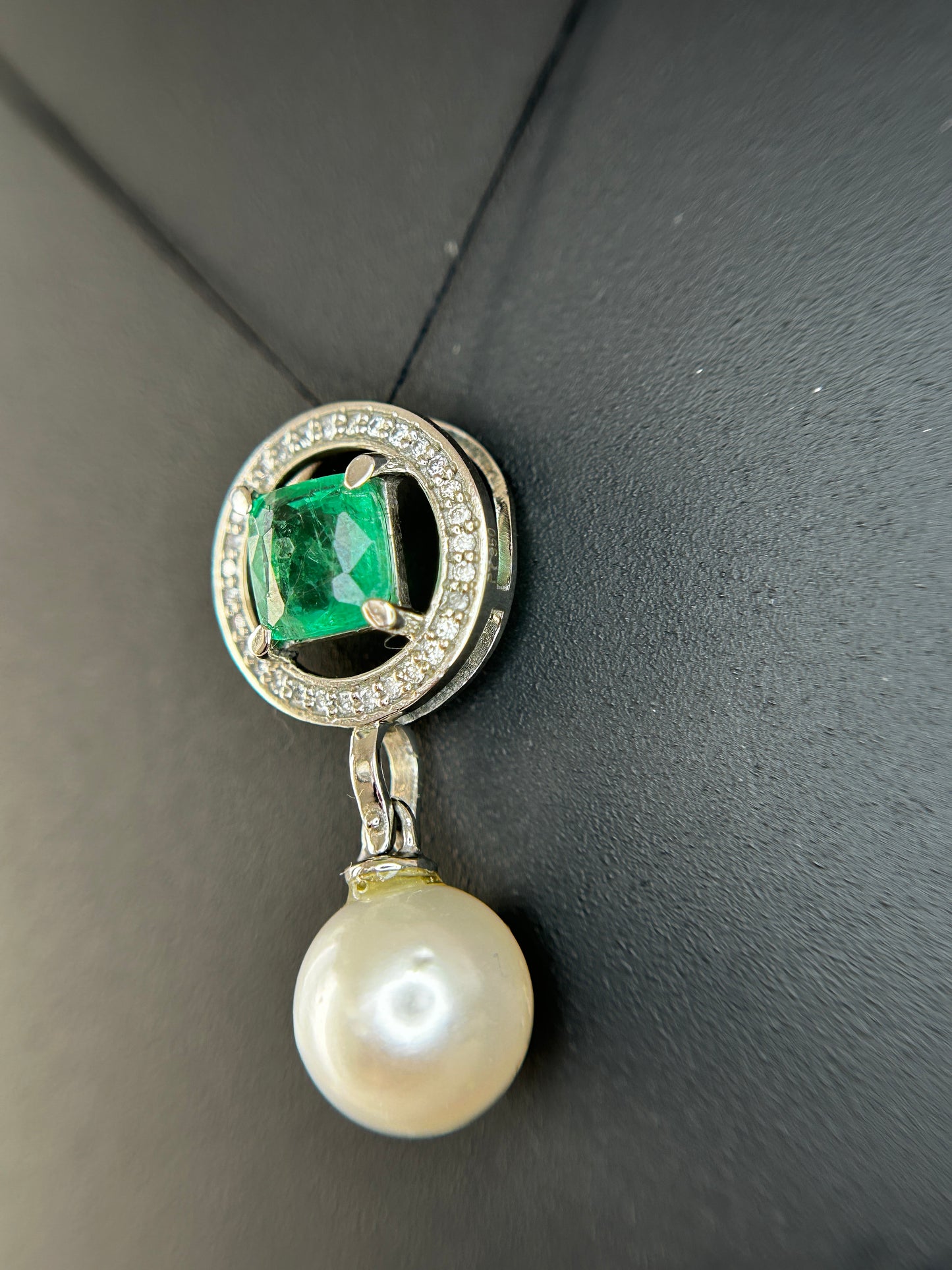 Beautiful 5.55CT South Sea Pearl, 1.14ct Emerald, Diamonds & 950 Platinum Pendant