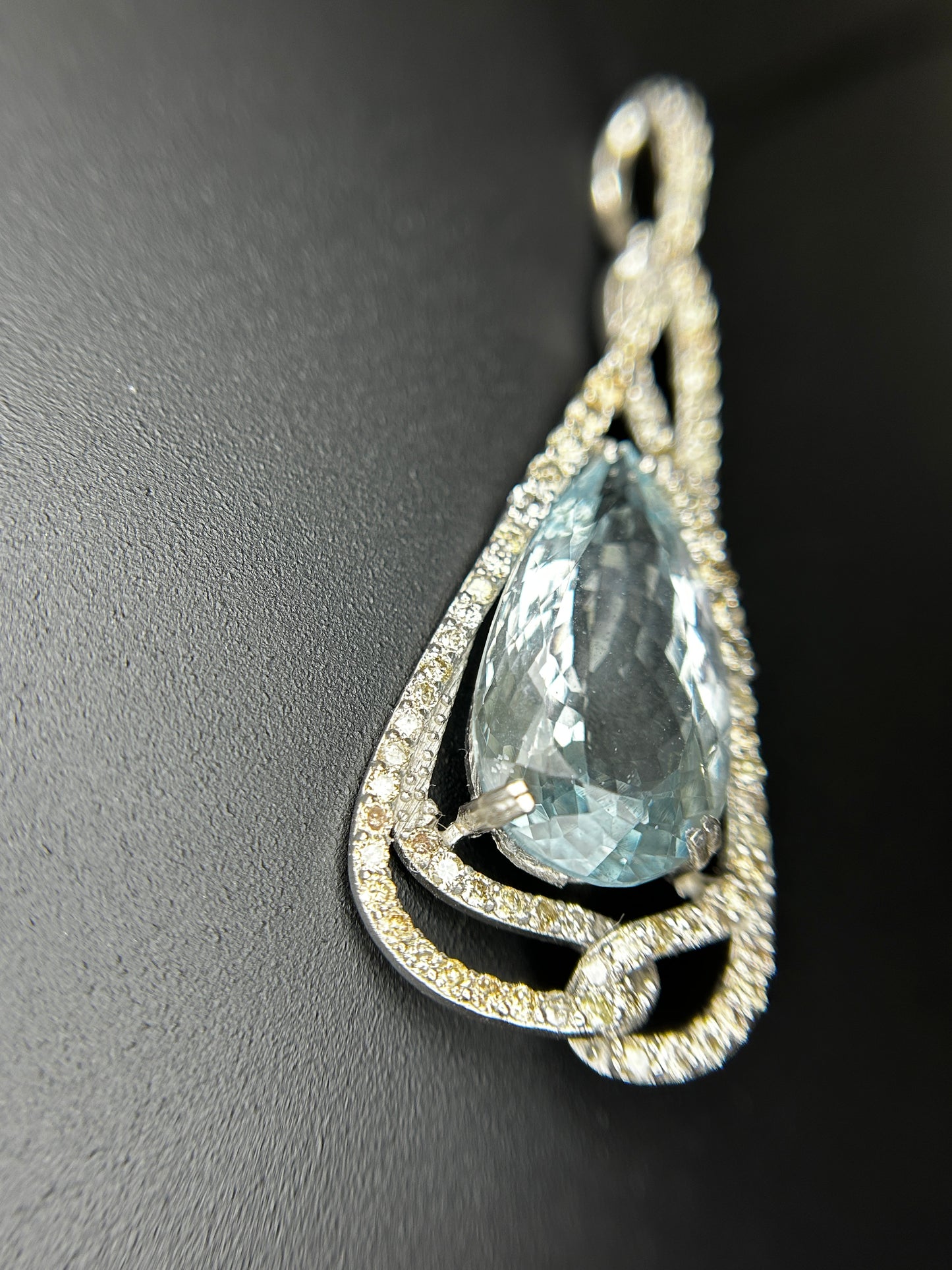 Beautiful Natural Flawless 8.81 CT Aquamarine Pendant With Diamonds and 18k Gold