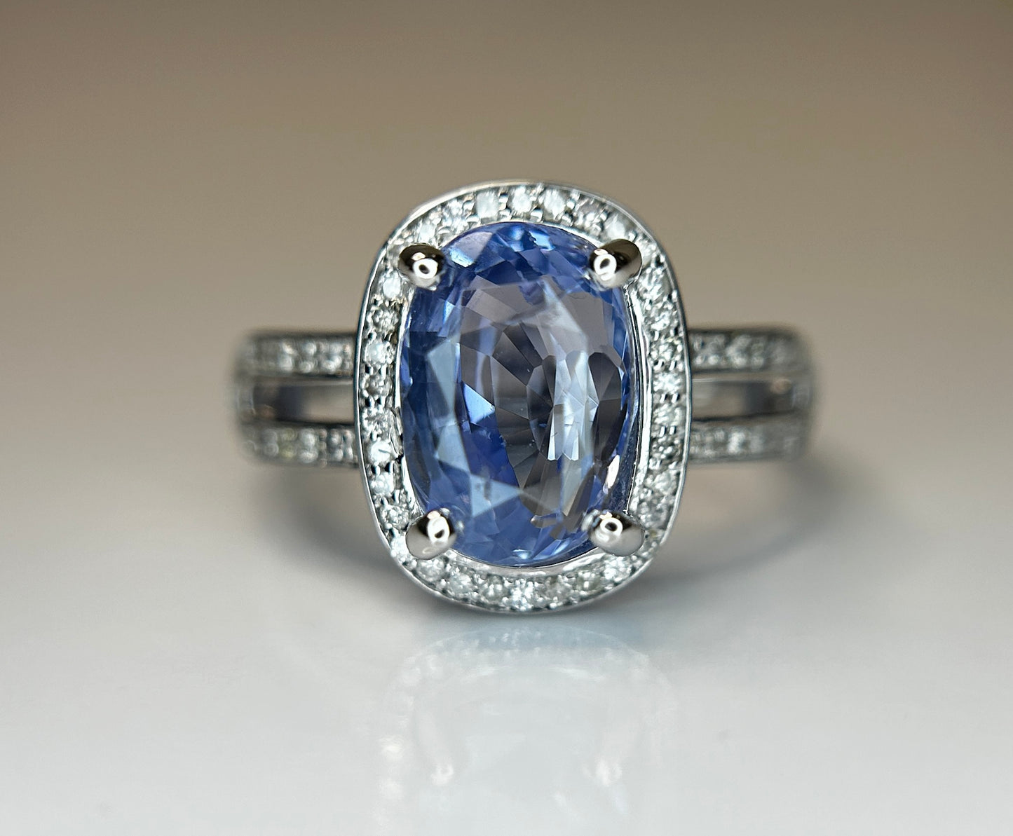 3.55 CT Unheated/Untreated Ceylon Cornflour Blue Sapphire Diamonds & 18k Gold