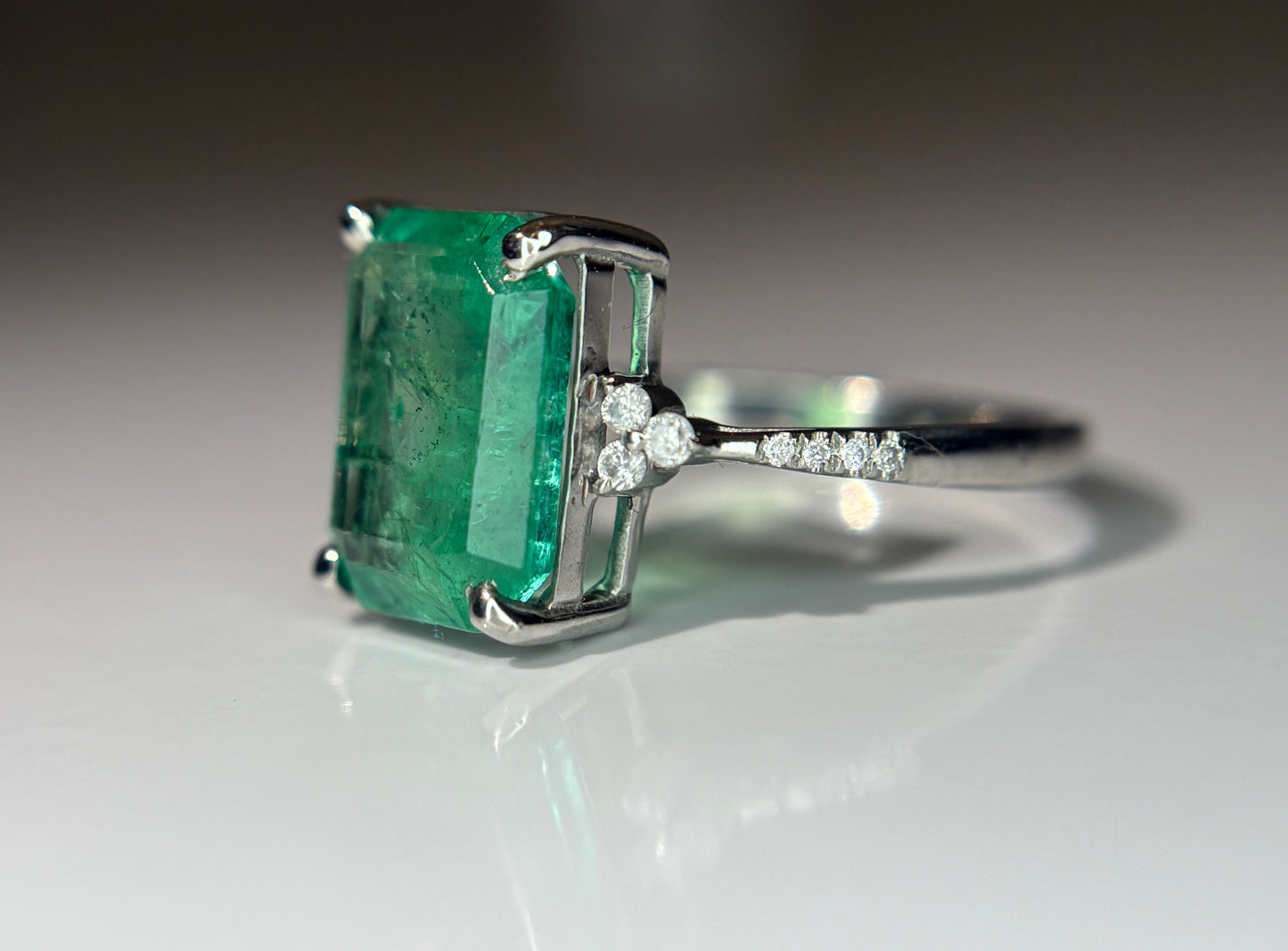 Beautiful 3.15 CT Natural Emerald Ring With Natural Diamonds & Platinum 950