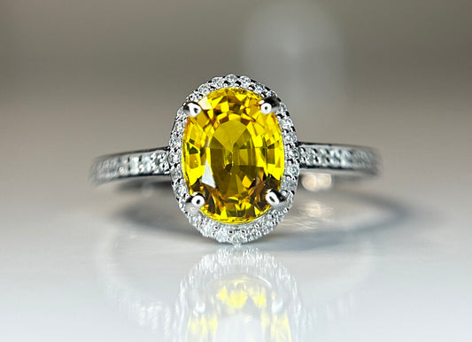 Beautiful 1.93 CT Unheated Bangkok Yellow Sapphire With Natural Diamonds & 18k Gold