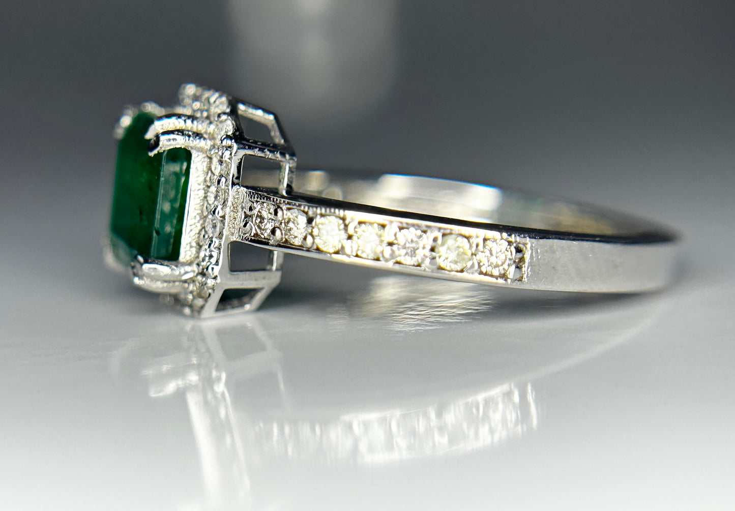 Beautiful Natural Emerald With Natural Diamonds & 18k Gold