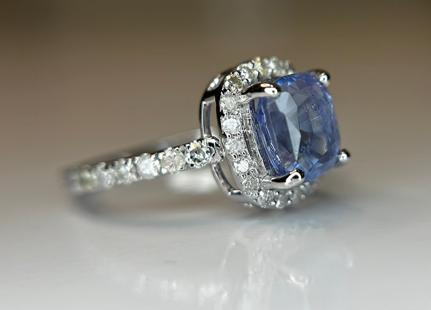 2.74 CT Unheated/Untreated Ceylon Cornflour Blue Sapphire Diamonds & 18k Gold