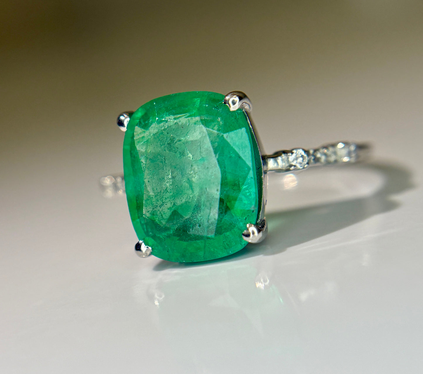 Beautiful 3.40 CT Natural Emerald Ring With Natural Diamonds & Platinum 950