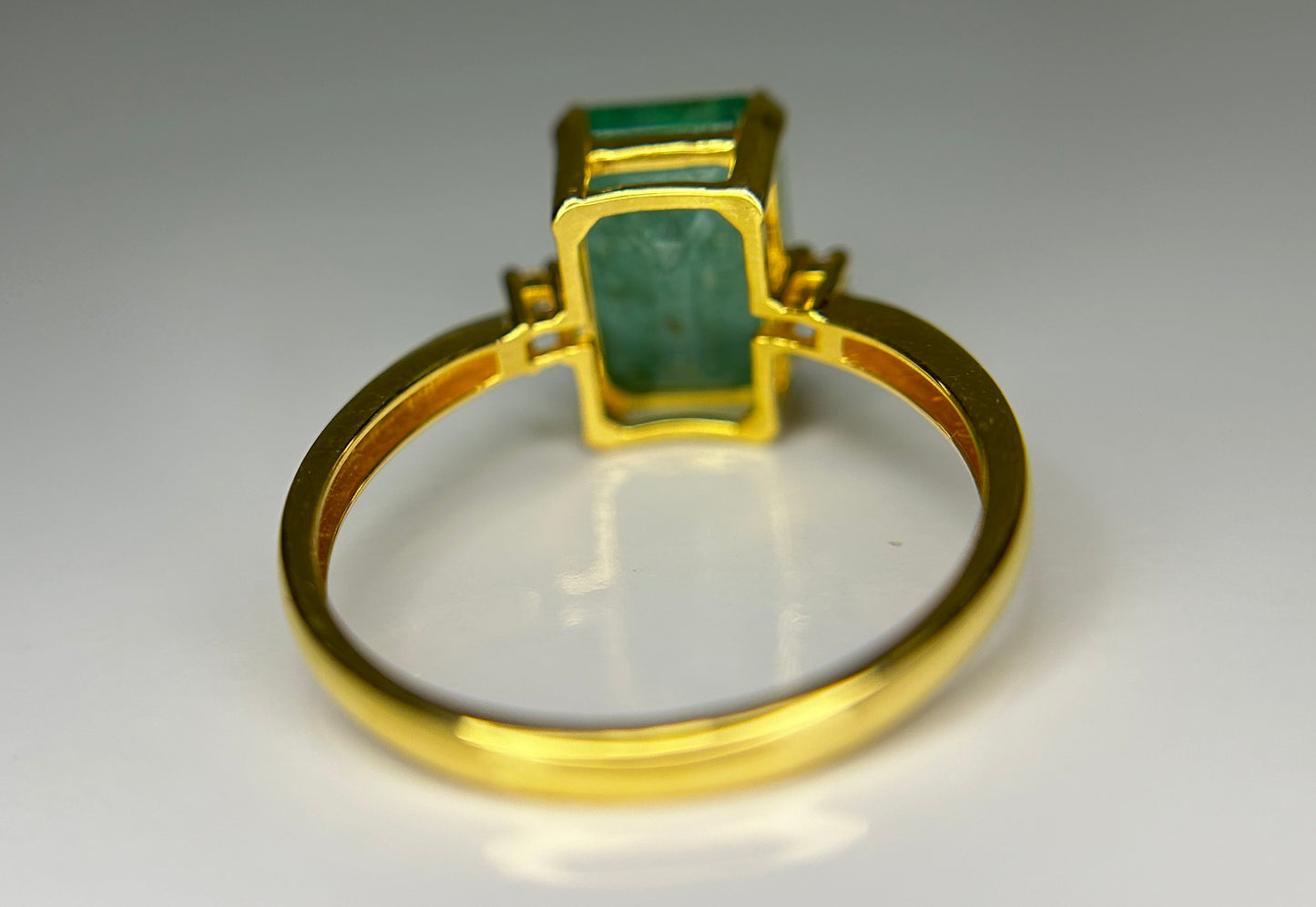 Beautiful Natural Emerald 3.51 CT With Natural Diamonds & 18k Gold