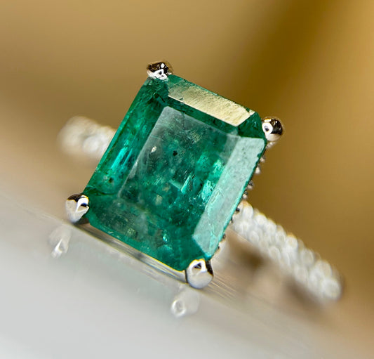 Beautiful Natural Emerald 2.64 CT With Natural Diamonds & 18k Gold