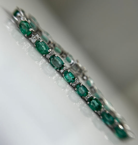 Beautiful 11.10 CTS Natural Emerald Bracelet With Natural Diamonds & 18k Gold