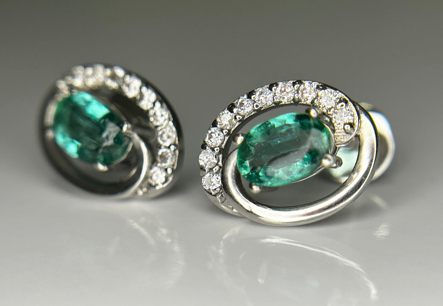 Beautiful 0.93ct Natural Emerald, Diamond Halo Set Stud Earrings In Platinum 950