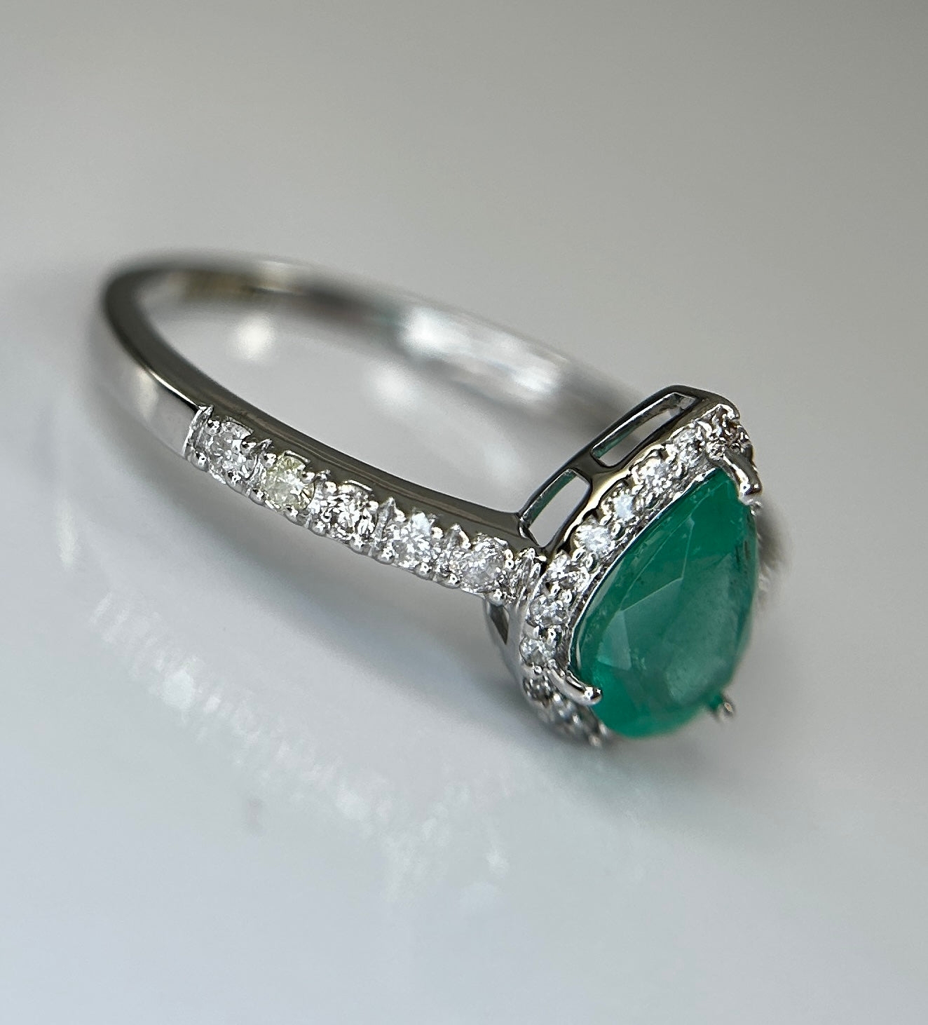 Beautiful Natural Emerald 0.68 CT With Natural Diamonds & 18k Gold