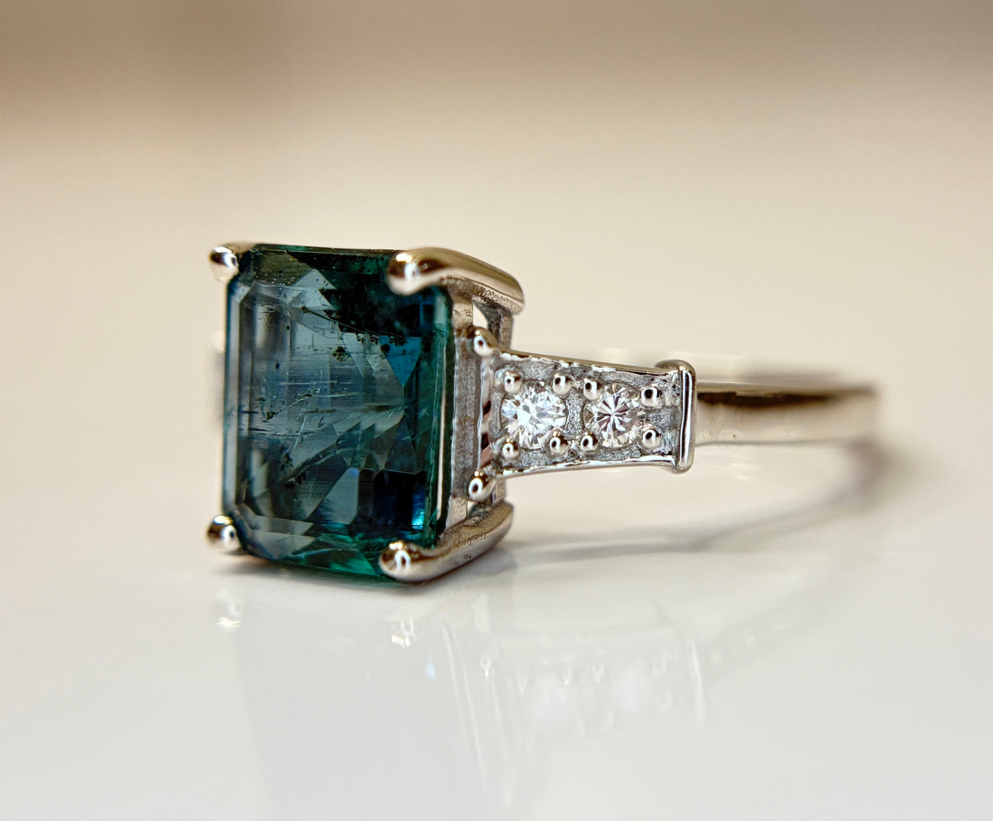 Beautiful 2.10 CT Natural Emerald With Natural Diamonds & 18k Gold