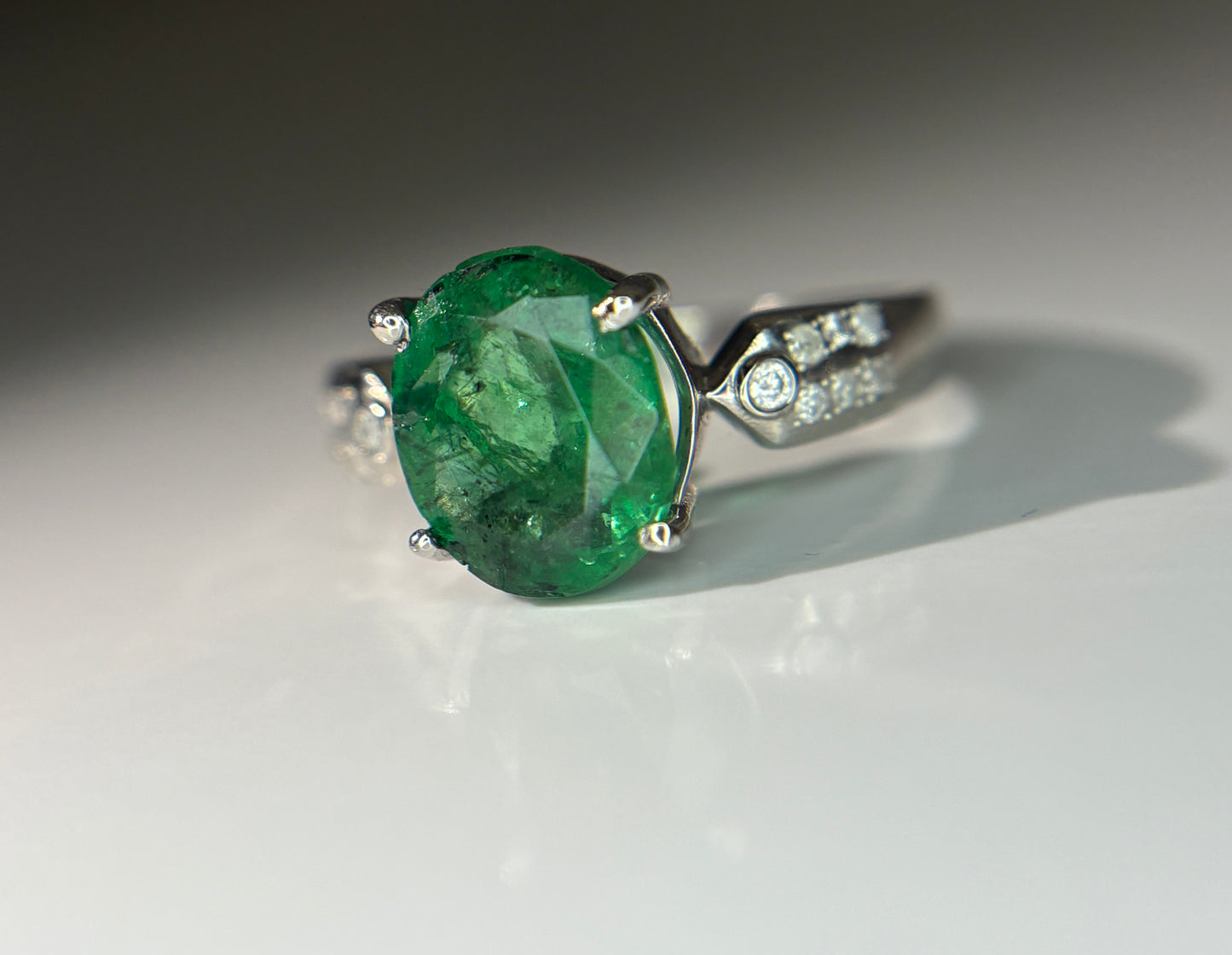 Beautiful 2.90 CT Natural Emerald Ring With Natural Diamonds & Platinum 950