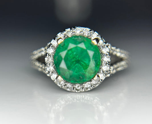 Beautiful 1.96Ct Natural Emerald With Natural Diamonds & 18k Gold