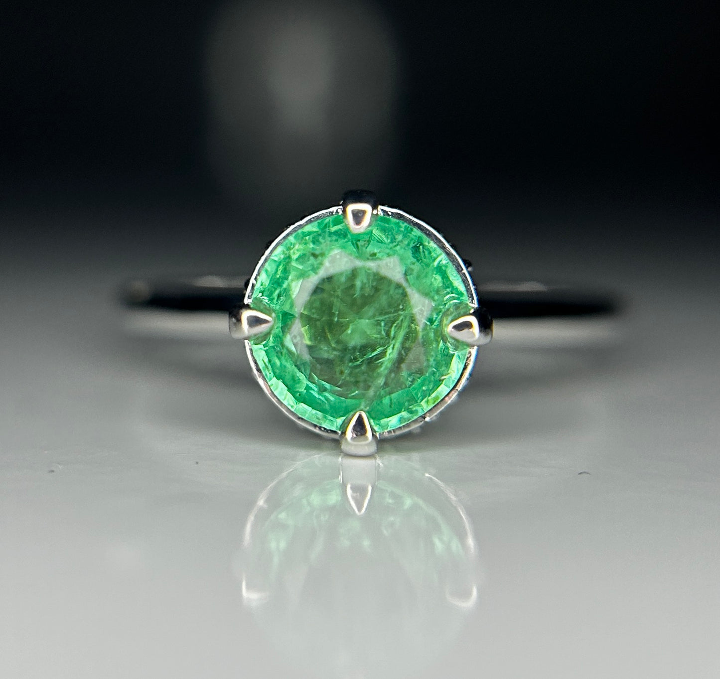 Beautiful 1.07ct Natural Emerald With Natural Diamonds & 18k Gold