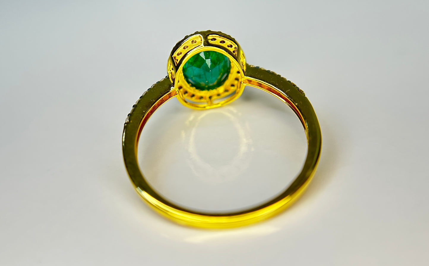 Beautiful Natural Emerald 1.40 CT With Natural Diamonds & 18k Gold