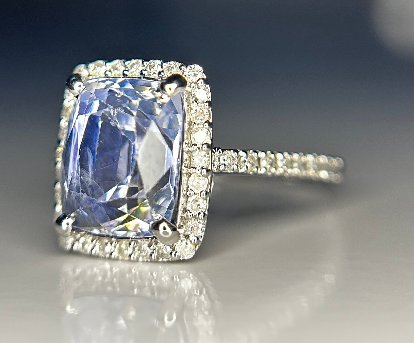 Beautiful 4.95ct Unheated Ceylon Blue Sapphire With Natural Diamonds & 18k Gold