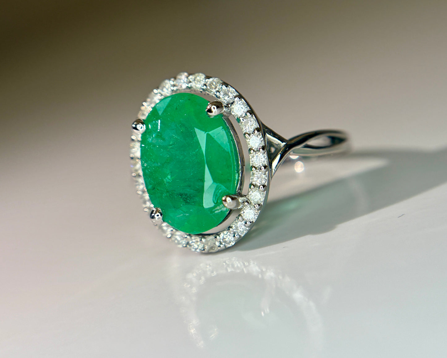 Beautiful 2.70 CT Natural Emerald Ring With Natural Diamonds & Platinum 950