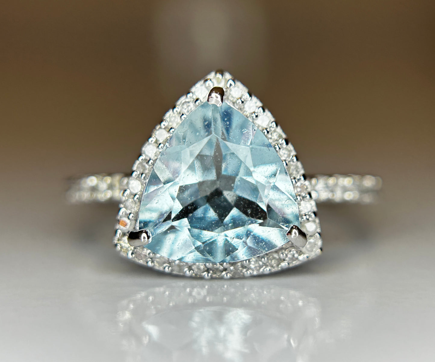 Beautiful 1.86 CT Natural Aquamarine Ring With Natural Diamonds & 18k White Gold