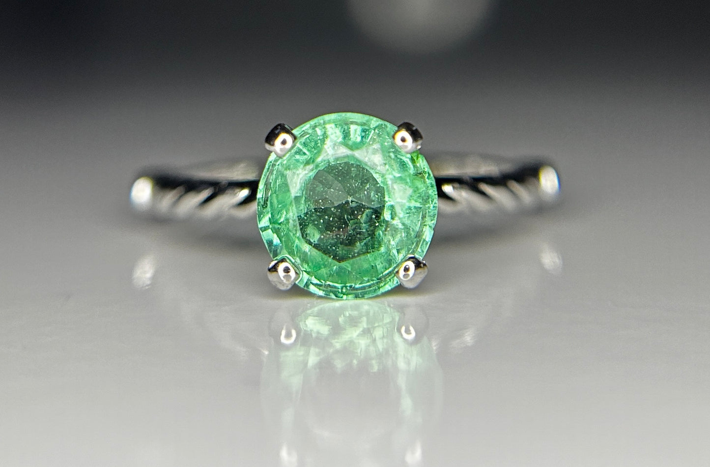 Beautiful 1.35ct Natural Emerald With Natural Diamonds & 18k Gold