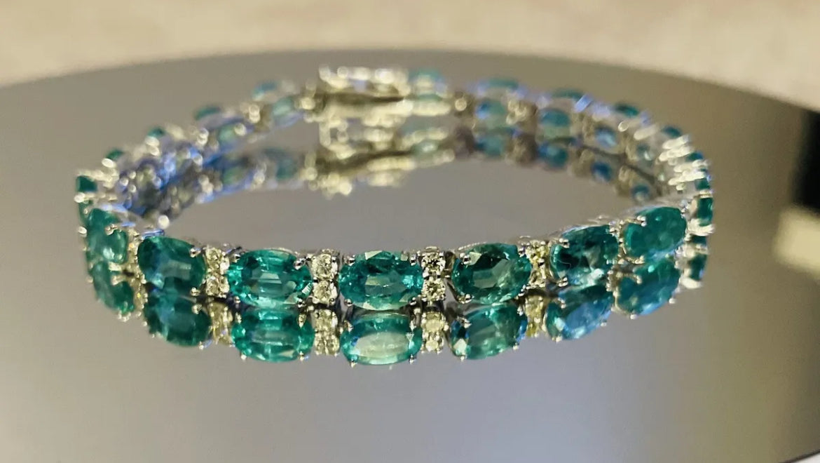 Beautiful 11.10 CTS Natural Emerald Bracelet With Natural Diamonds & 18k Gold