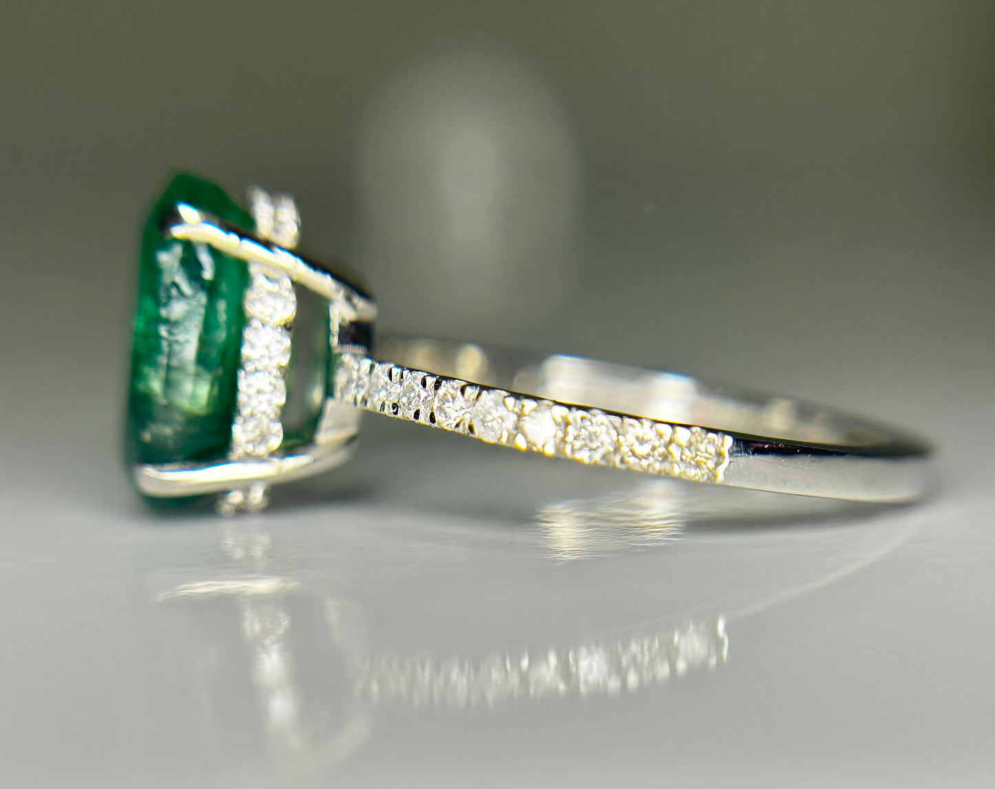 Beautiful 2.60 CT Natural Emerald Ring With Natural Diamonds & Platinum 950