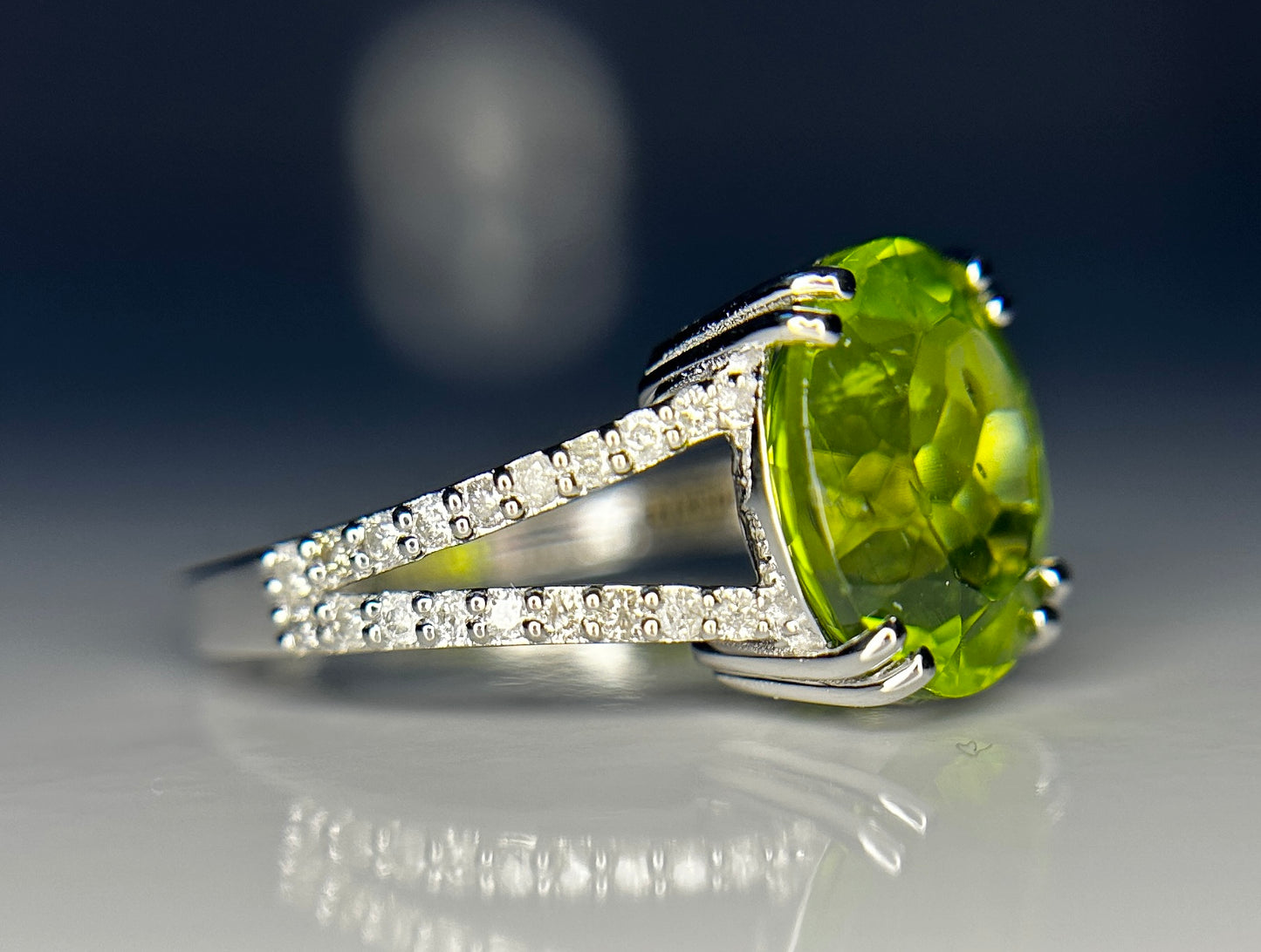 Beautiful 4.41 CT Natural Peridot With Natural Diamonds & 18k Gold