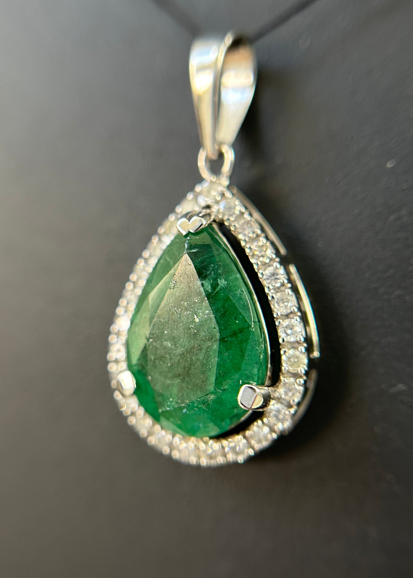 Beautiful Natural Emerald 4.16CT With Natural Diamonds & 18k Gold