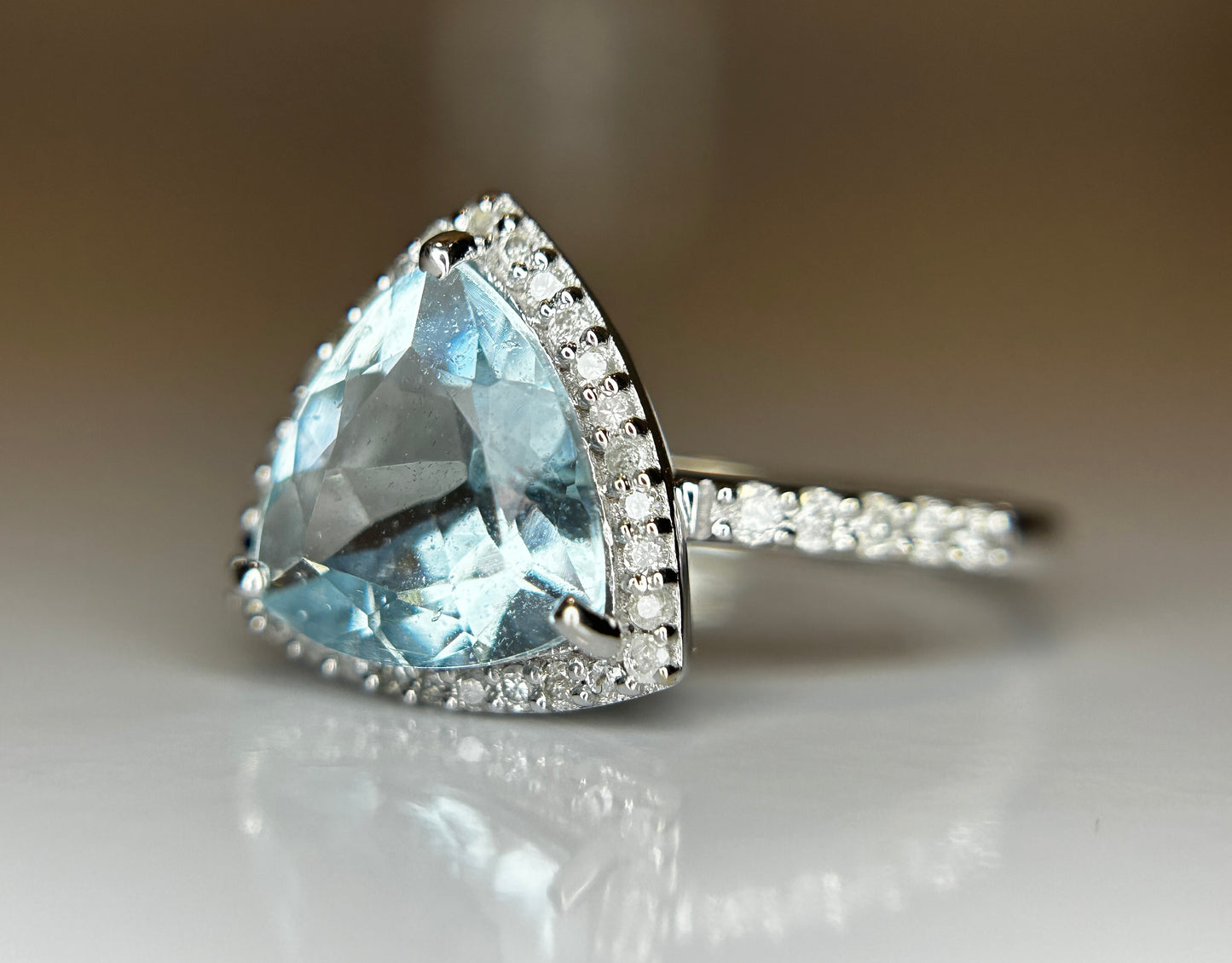 Beautiful 1.86 CT Natural Aquamarine Ring With Natural Diamonds & 18k White Gold