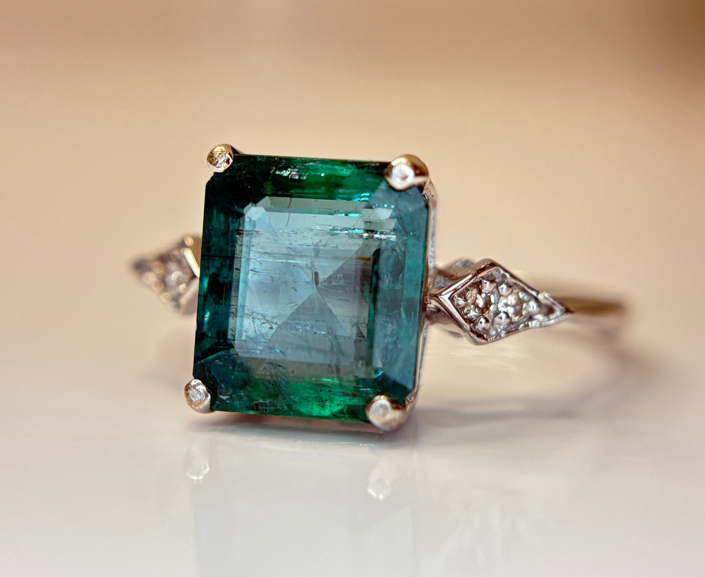 Beautiful 3.04 CT Natural Emerald With Natural Diamonds & 18k Gold