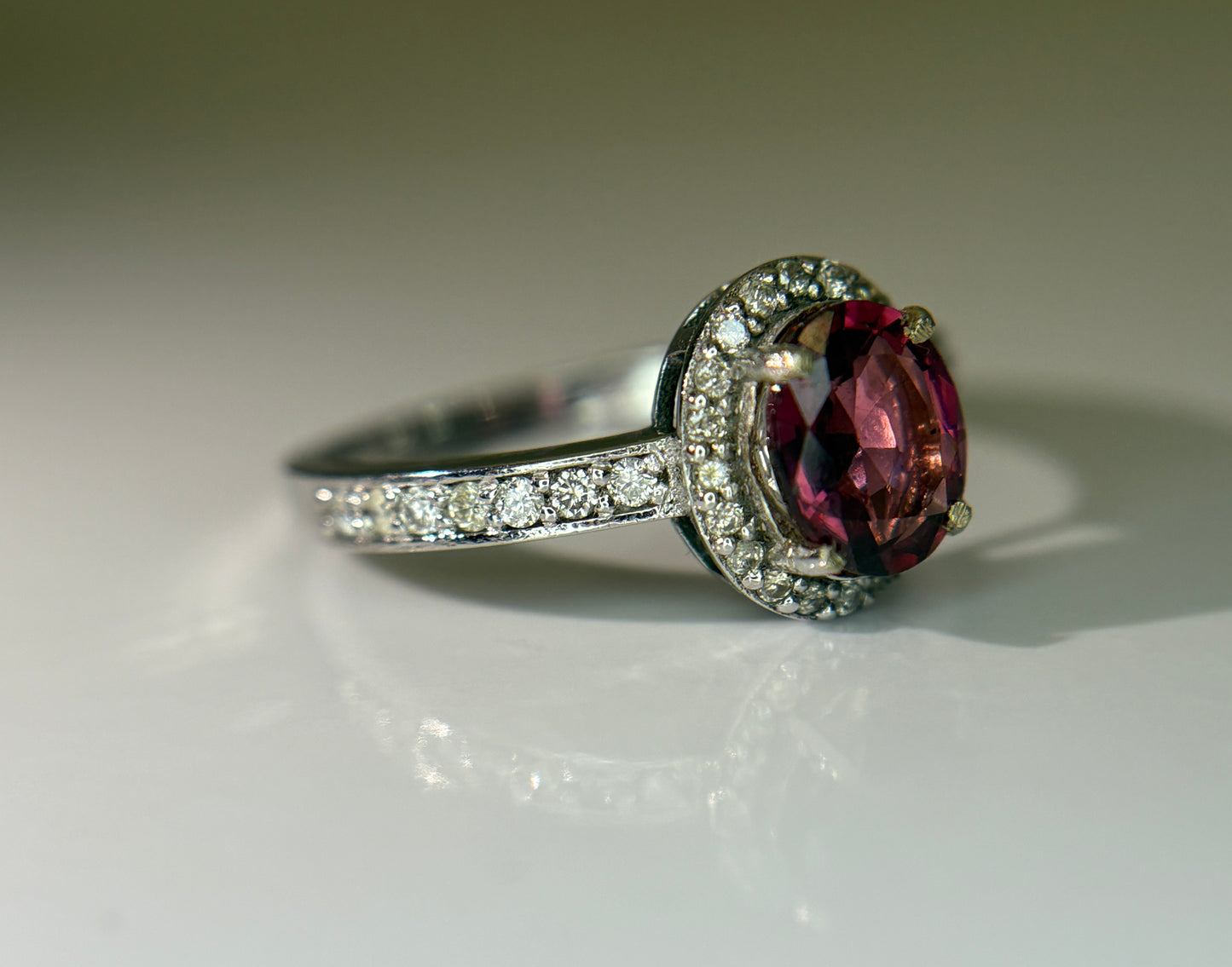 Beautiful Natural 1.00 Ct Spinel Ring With Diamonds and 18k Gold