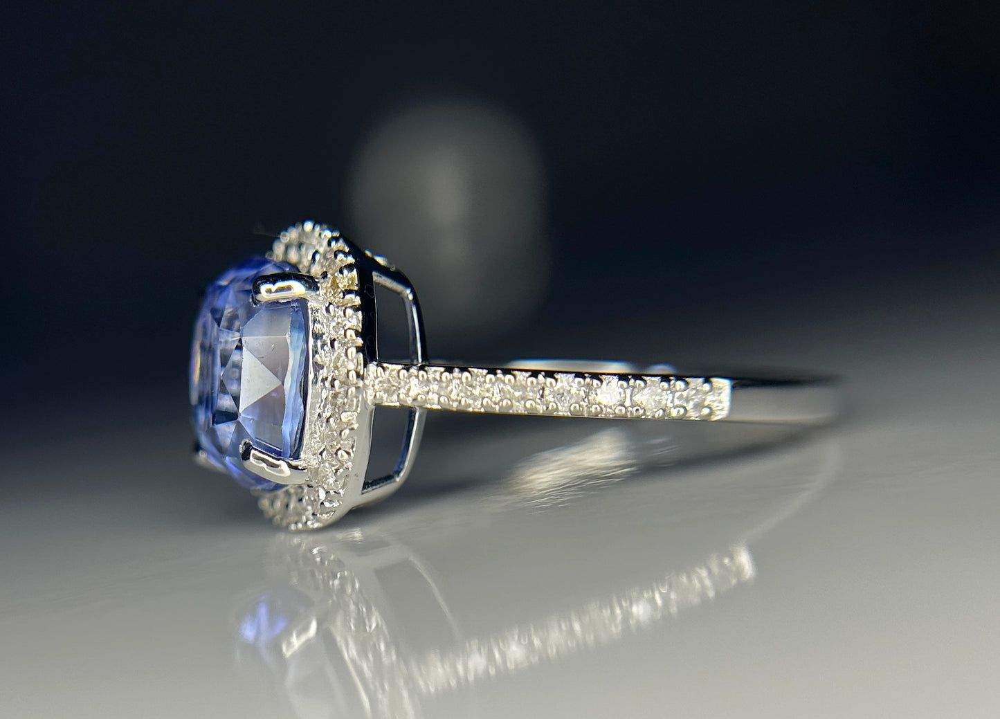 Beautiful 2.84CT Unheated Ceylon Blue Sapphire With Natural Diamonds & 18k Gold