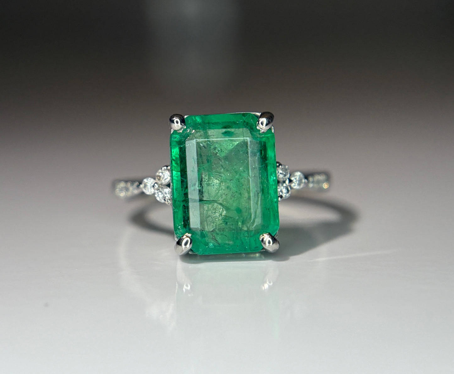 Beautiful 3.15 CT Natural Emerald Ring With Natural Diamonds & Platinum 950