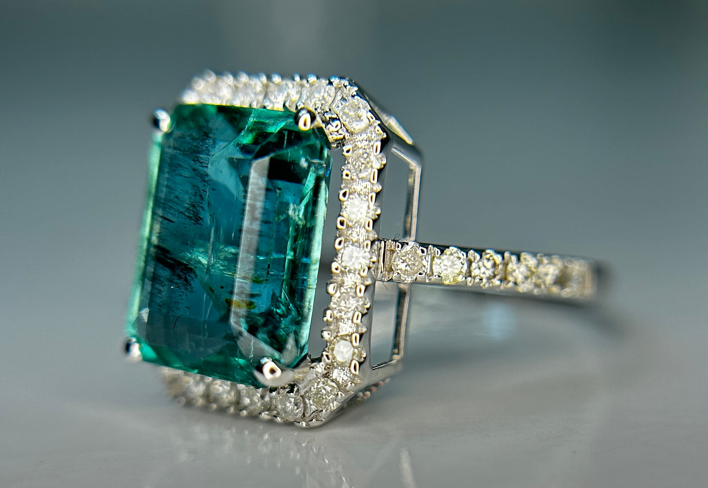 Beautiful Natural Emerald 4.27 CT With Natural Diamonds & 18kGold