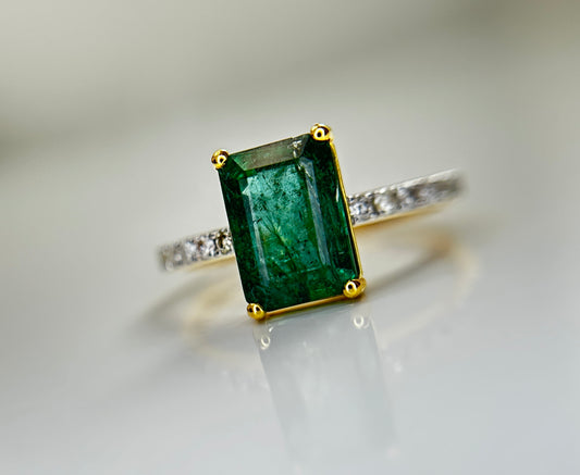 Beautiful Natural Emerald 2.41 CT With Natural Diamonds & 18k Gold