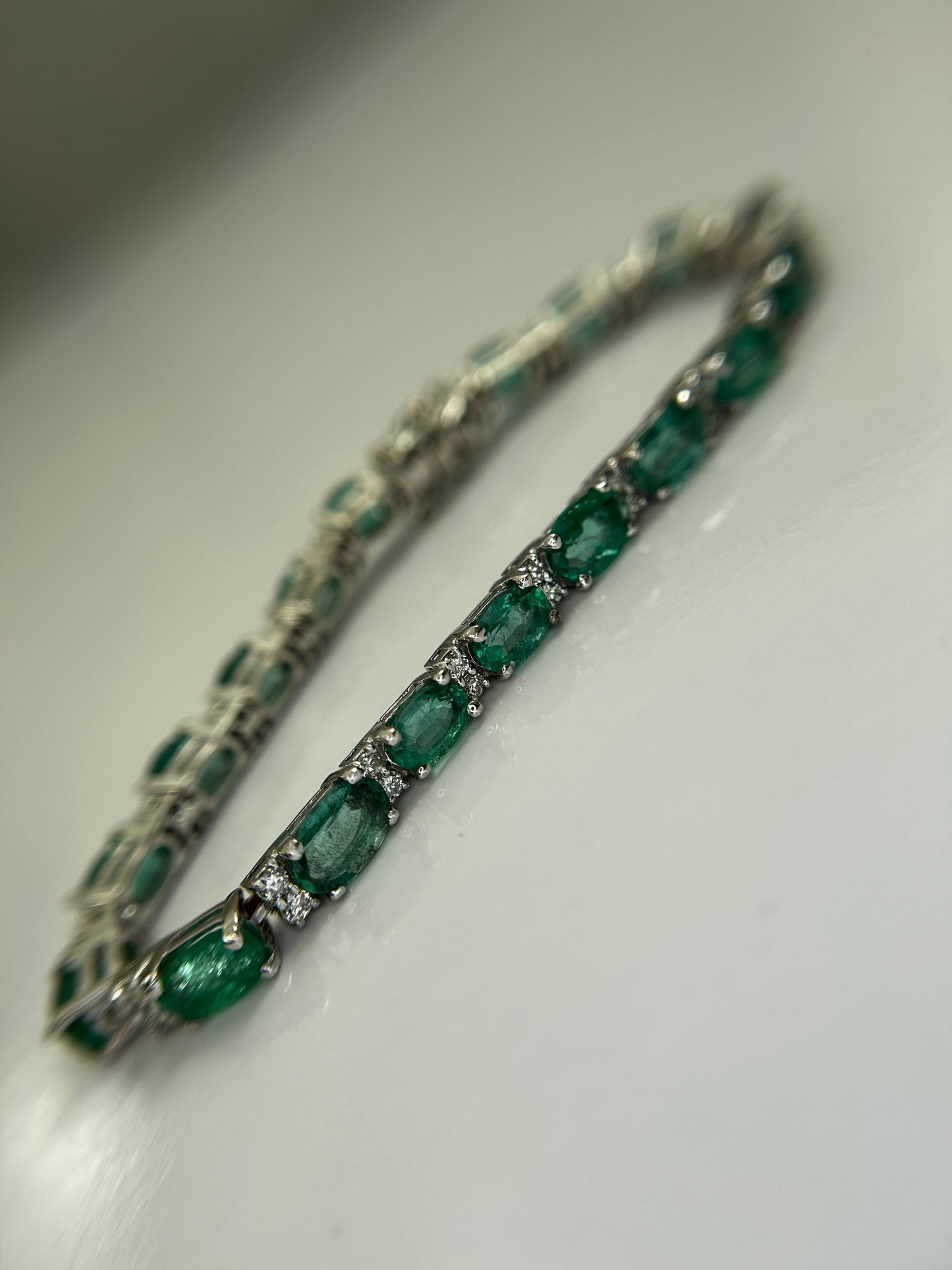 Beautiful 11.10 CTS Natural Emerald Bracelet With Natural Diamonds & 18k Gold