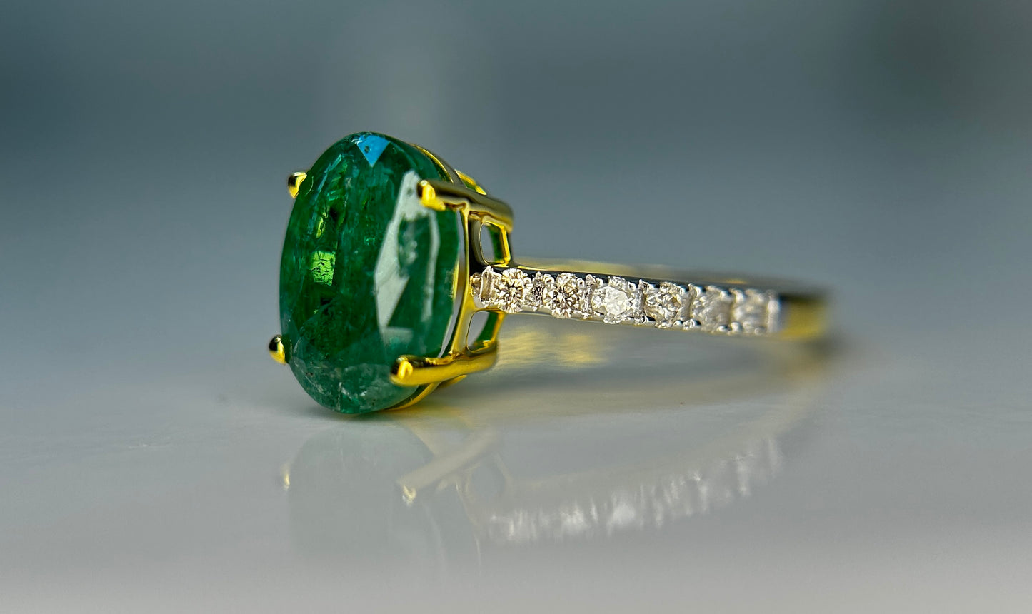 Beautiful Natural Emerald 2.02 CT With Natural Diamonds & 18k Gold