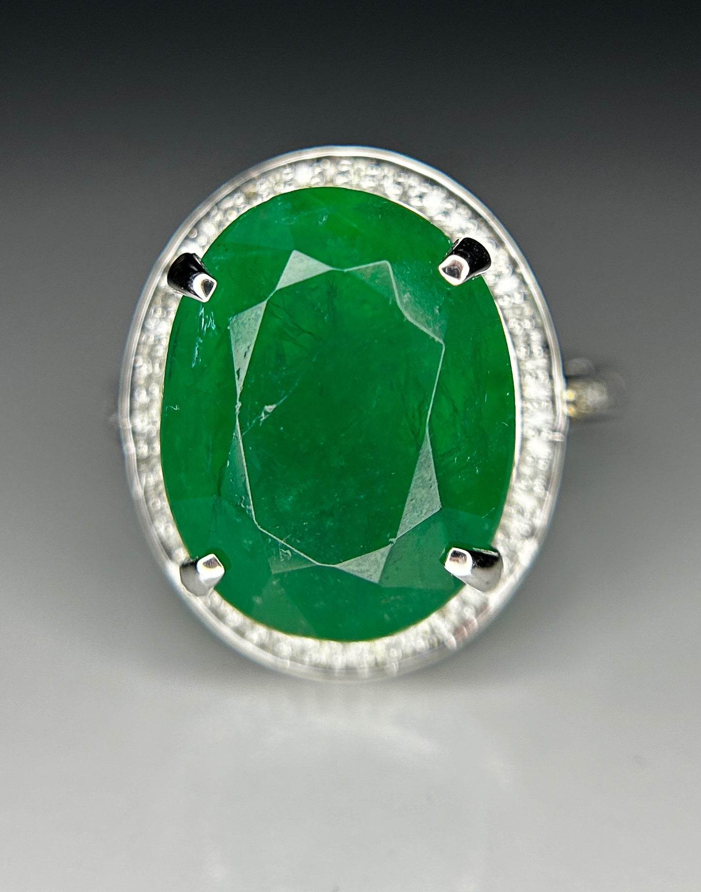 Beautiful 10.30 ct Natural Emerald With Natural Diamonds & 18k Gold