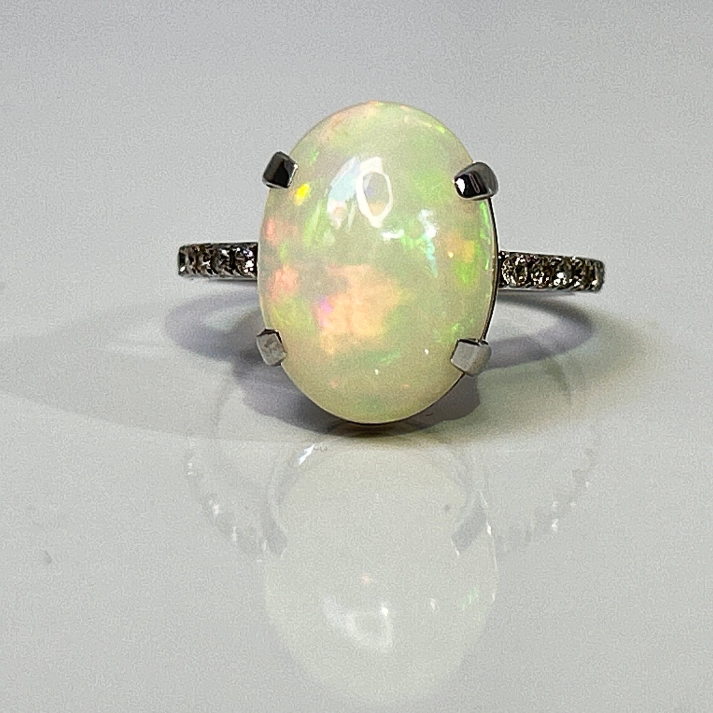 Beautiful Natural Fire Opal 3.86 CT Ring With Natural Diamond and 18k Gold