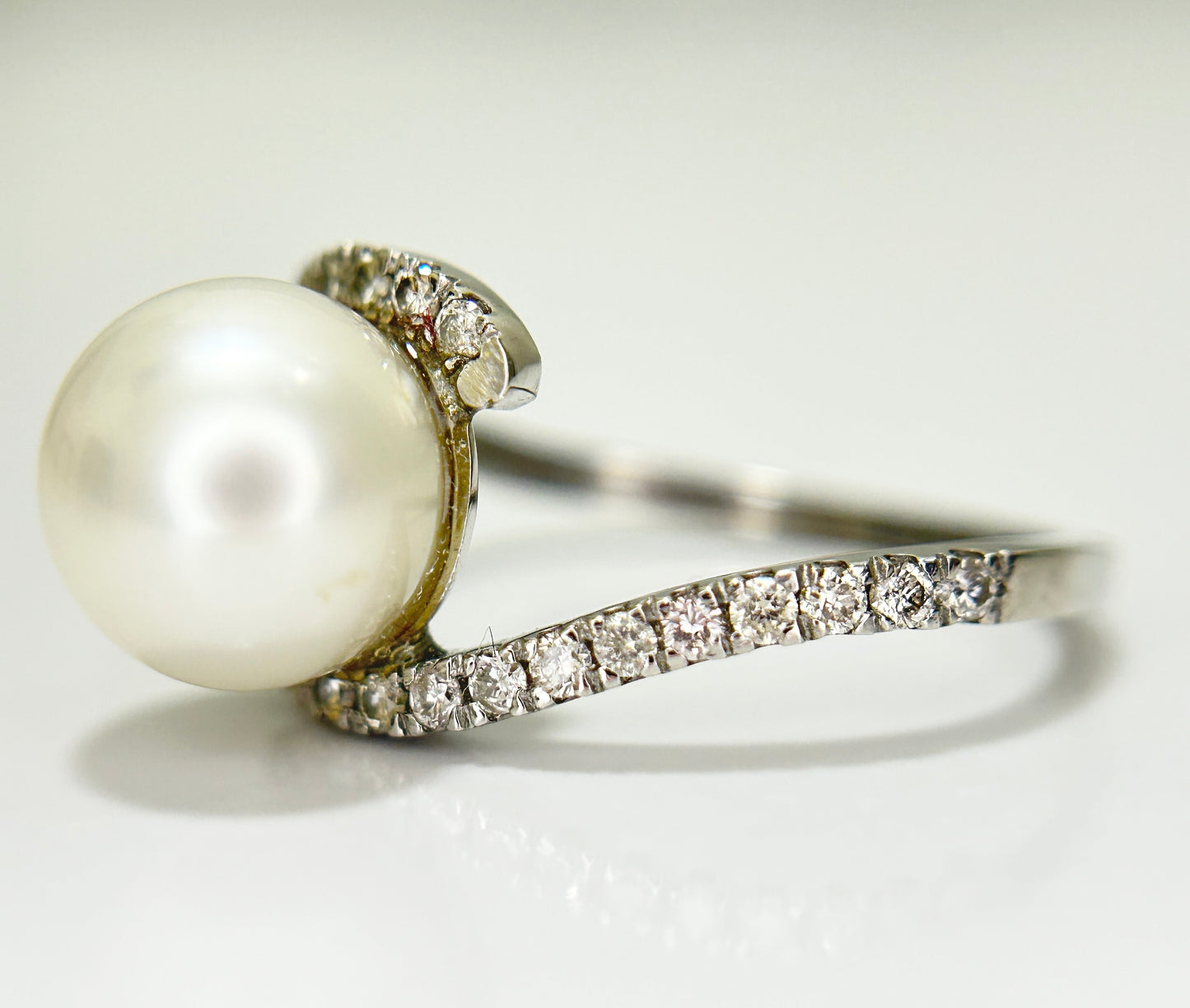 Beautiful 5.12 CT South Sea Pearl With Diamonds & 950 Platinum Ring