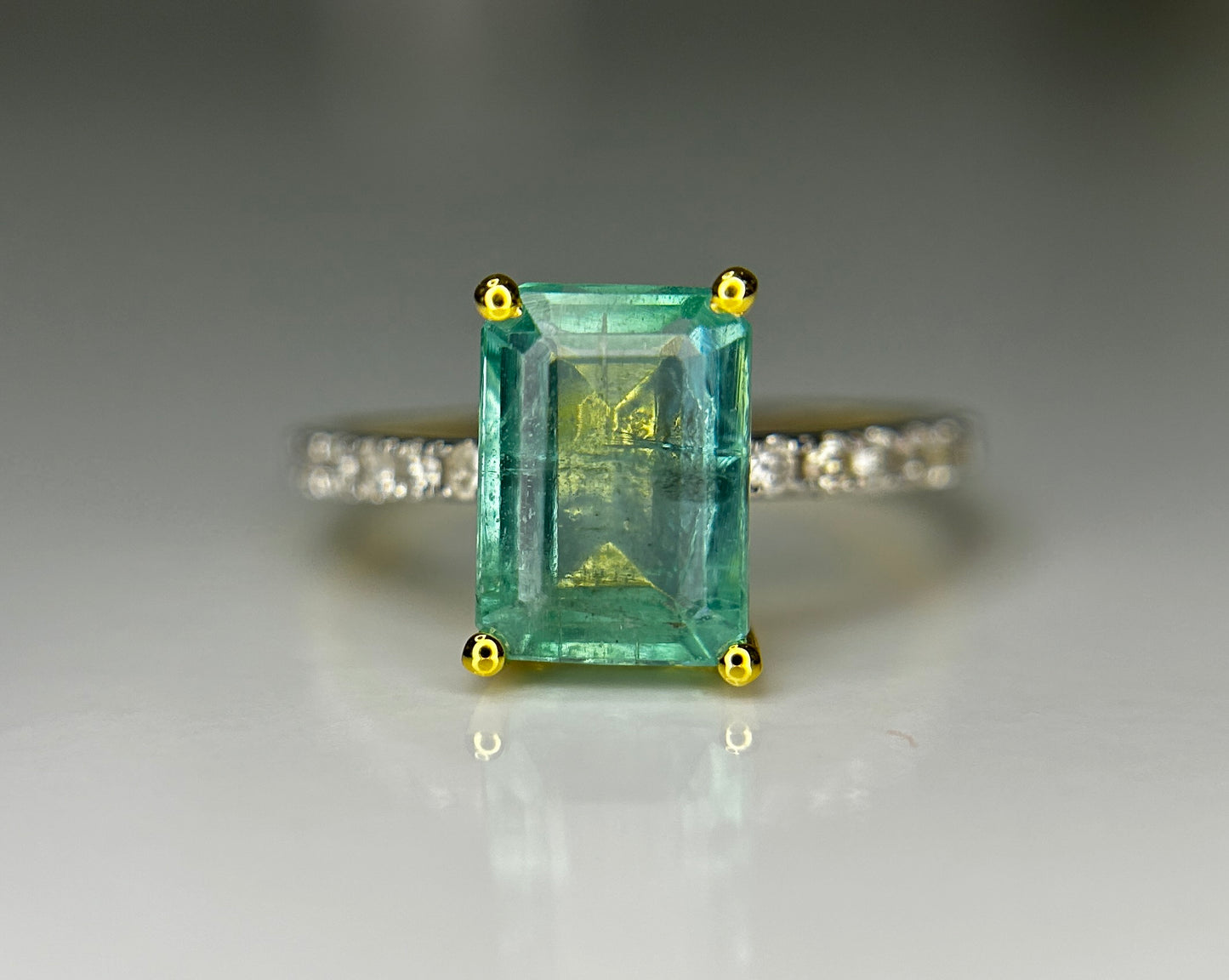 Beautiful Natural Emerald 2.68 CT With Natural Diamonds & 18k Gold