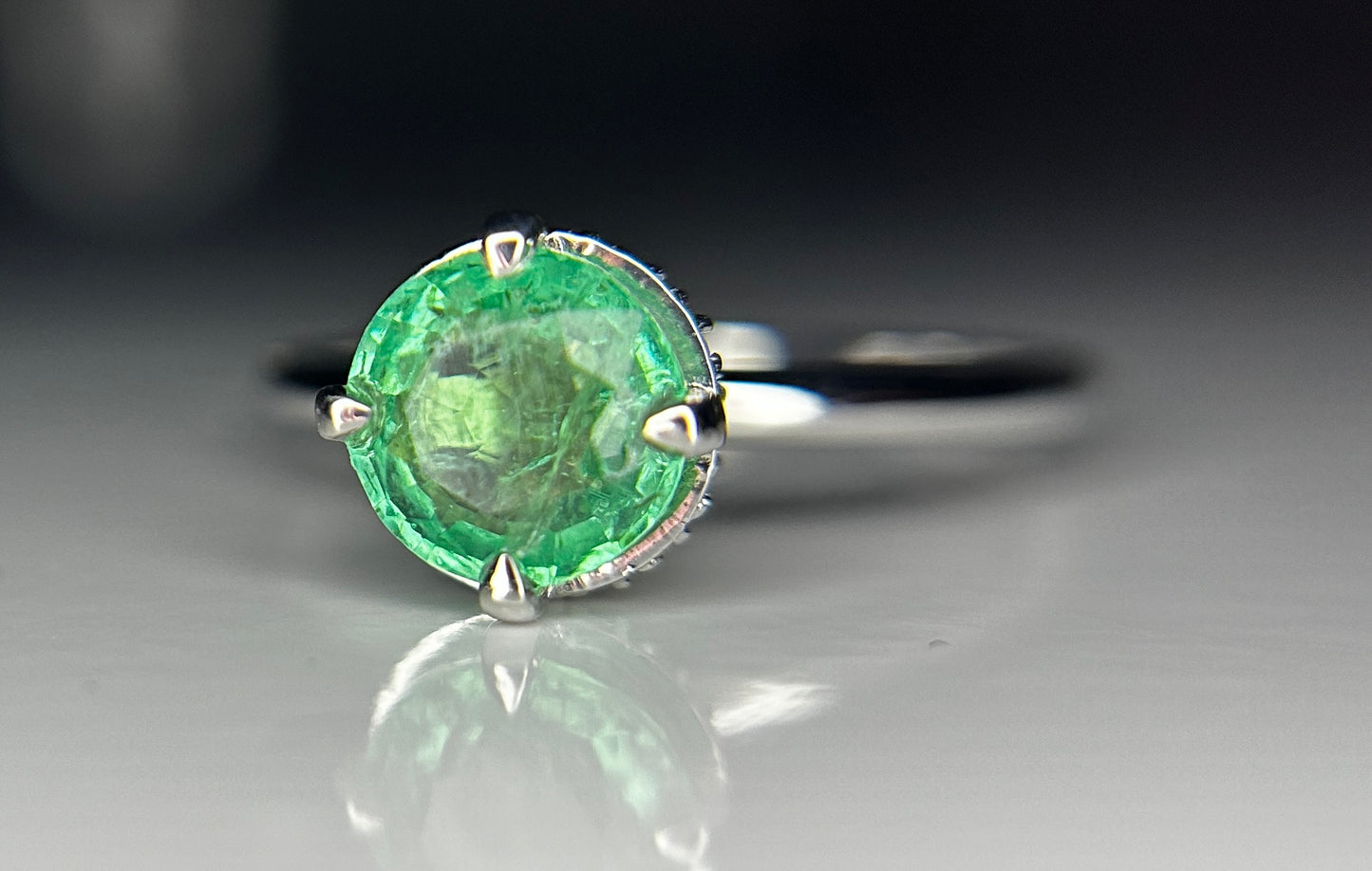 Beautiful 1.07ct Natural Emerald With Natural Diamonds & 18k Gold