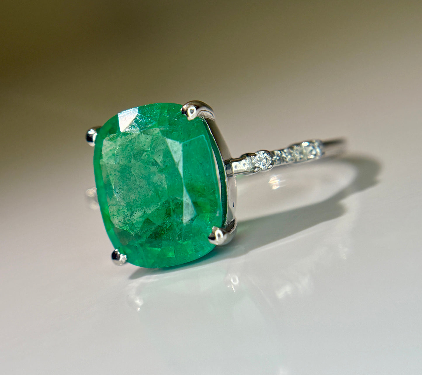 Beautiful 3.40 CT Natural Emerald Ring With Natural Diamonds & Platinum 950