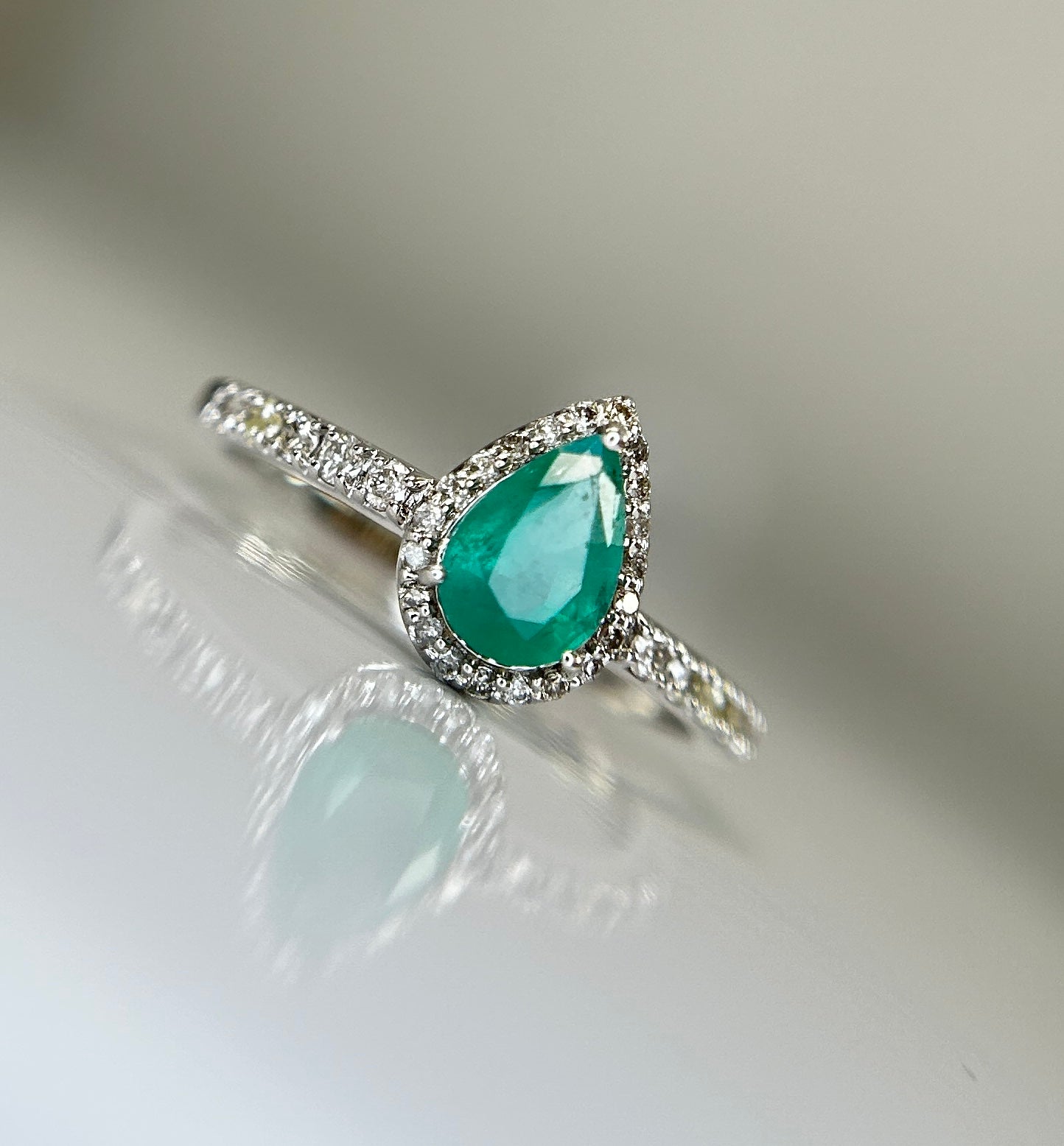 Beautiful Natural Emerald 0.68 CT With Natural Diamonds & 18k Gold