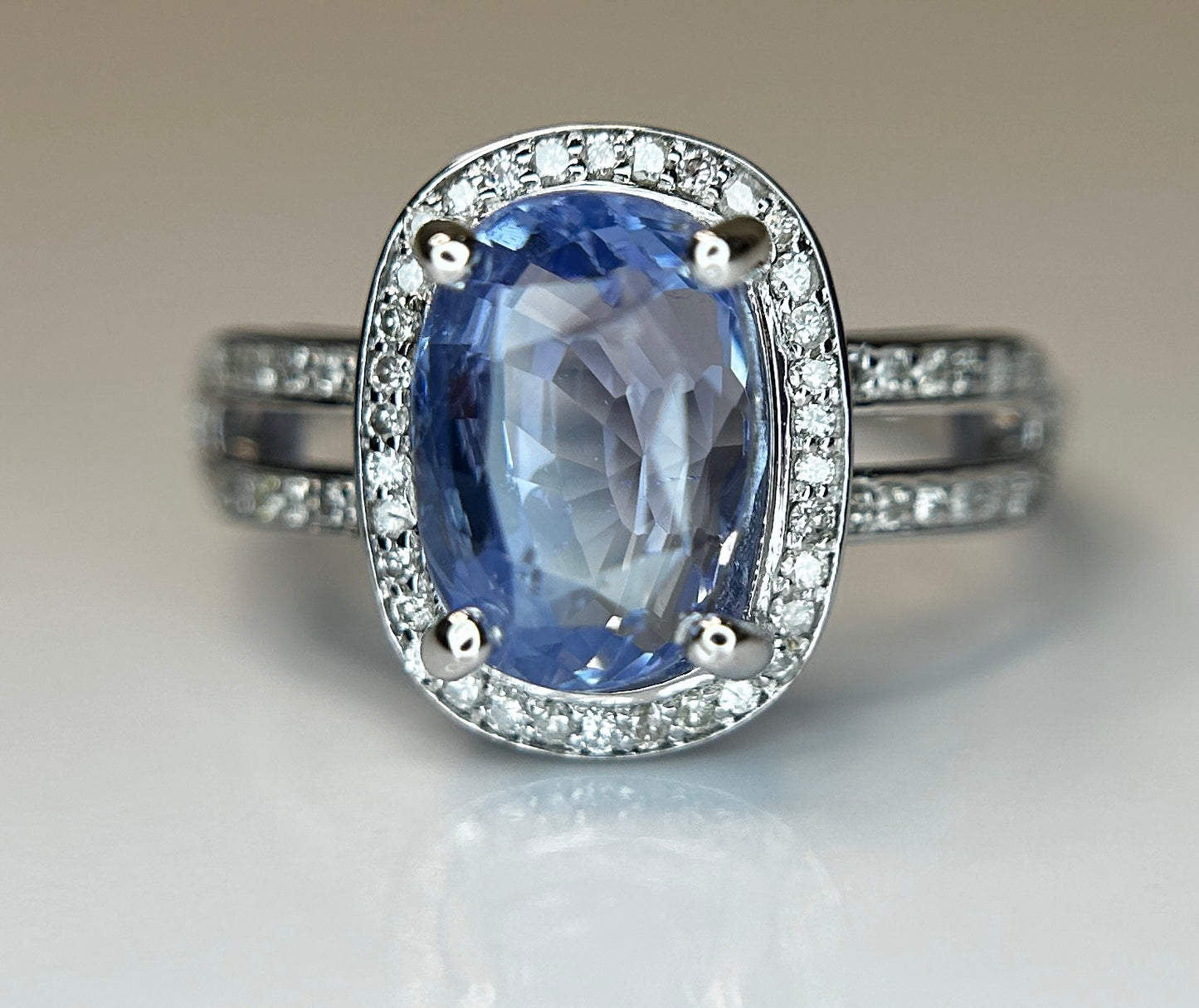 3.55 CT Unheated/Untreated Ceylon Cornflour Blue Sapphire Diamonds & 18k Gold