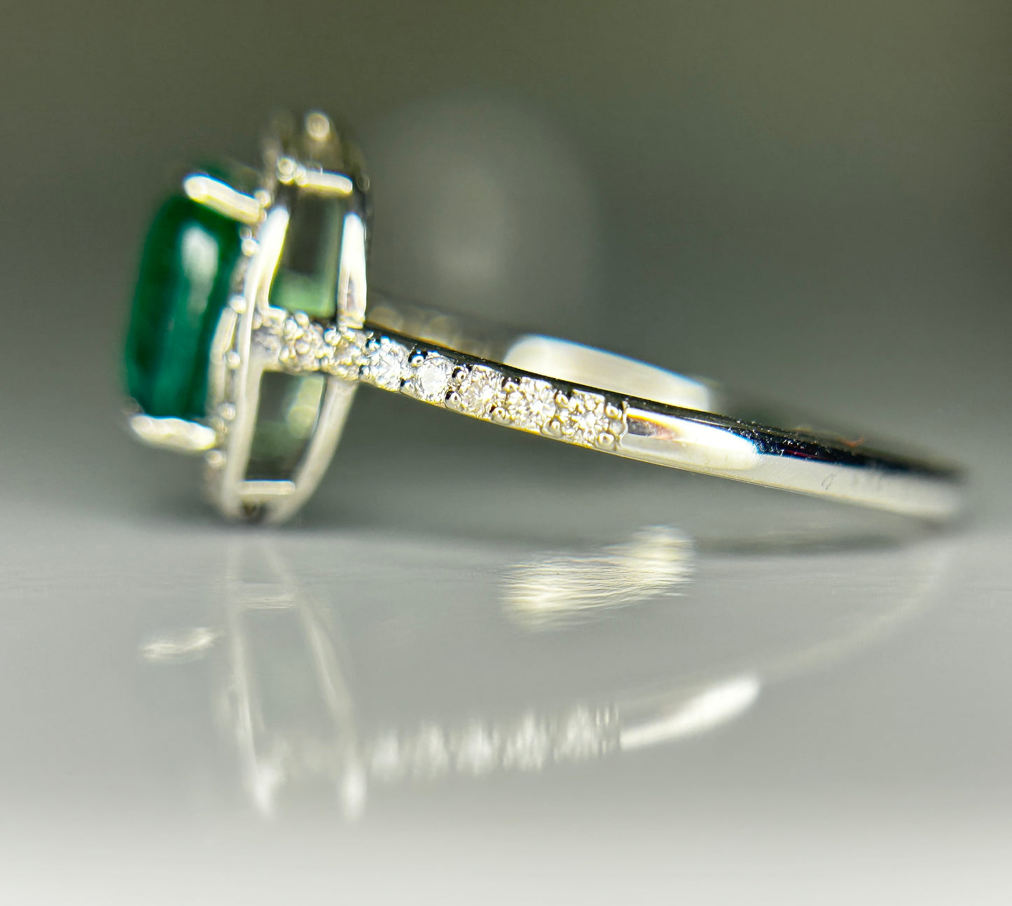 Beautiful 1.69 CT Natural Emerald Ring With Natural Diamonds & Platinum 950