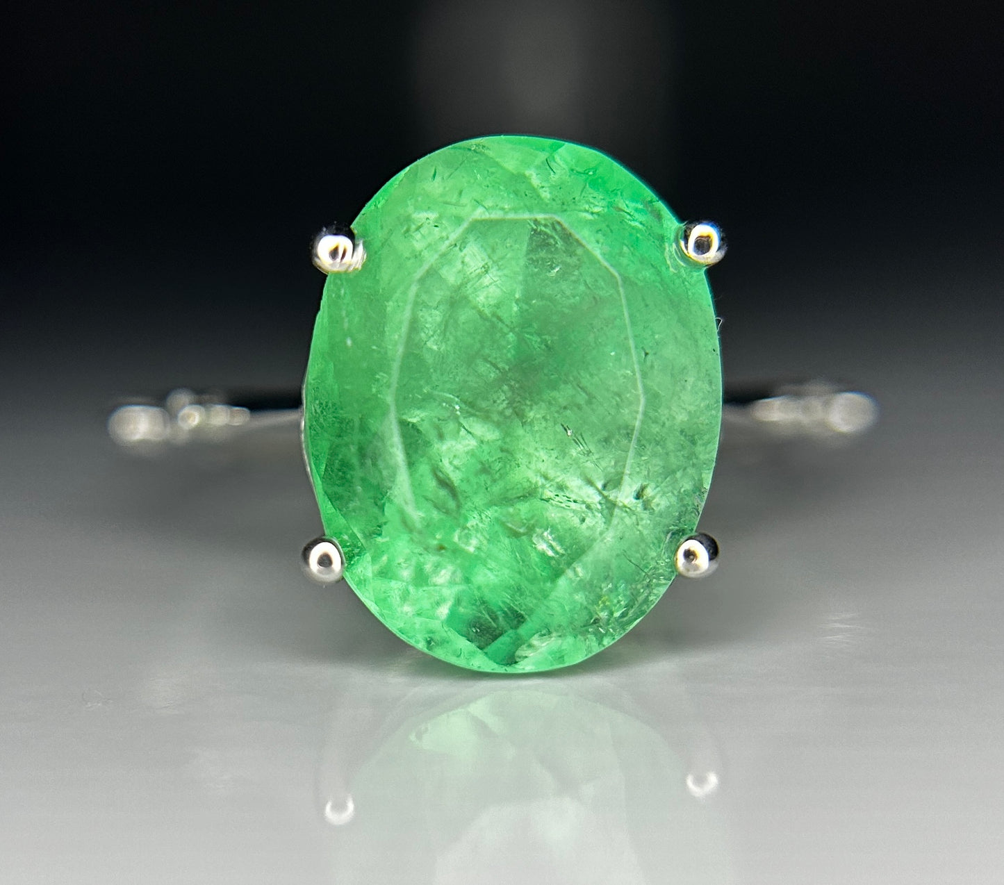 Beautiful 5.47ct Natural Colombian Emerald With Natural Diamonds & 18k Gold