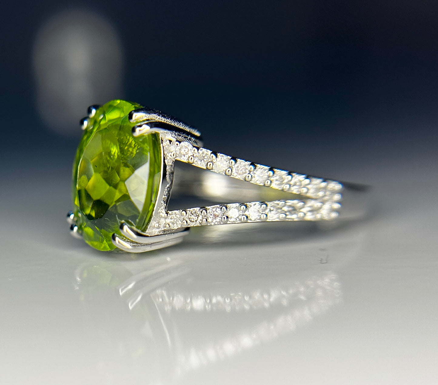 Beautiful 4.41 CT Natural Peridot With Natural Diamonds & 18k Gold