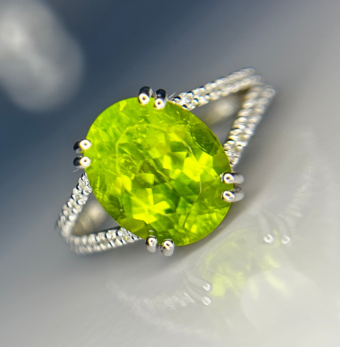 Beautiful 4.41 CT Natural Peridot With Natural Diamonds & 18k Gold